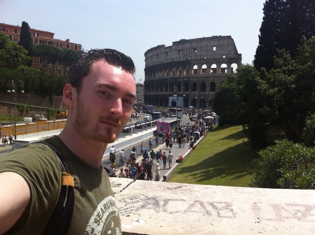 Jérémy devant le Colisée de Rome, Italie