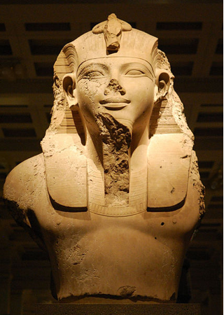 Statue d'un pharaon au British Museum de Londres