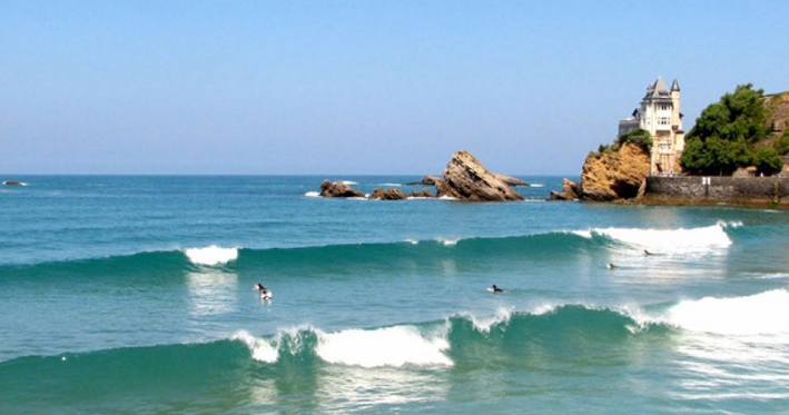 Vagues surf biarritz